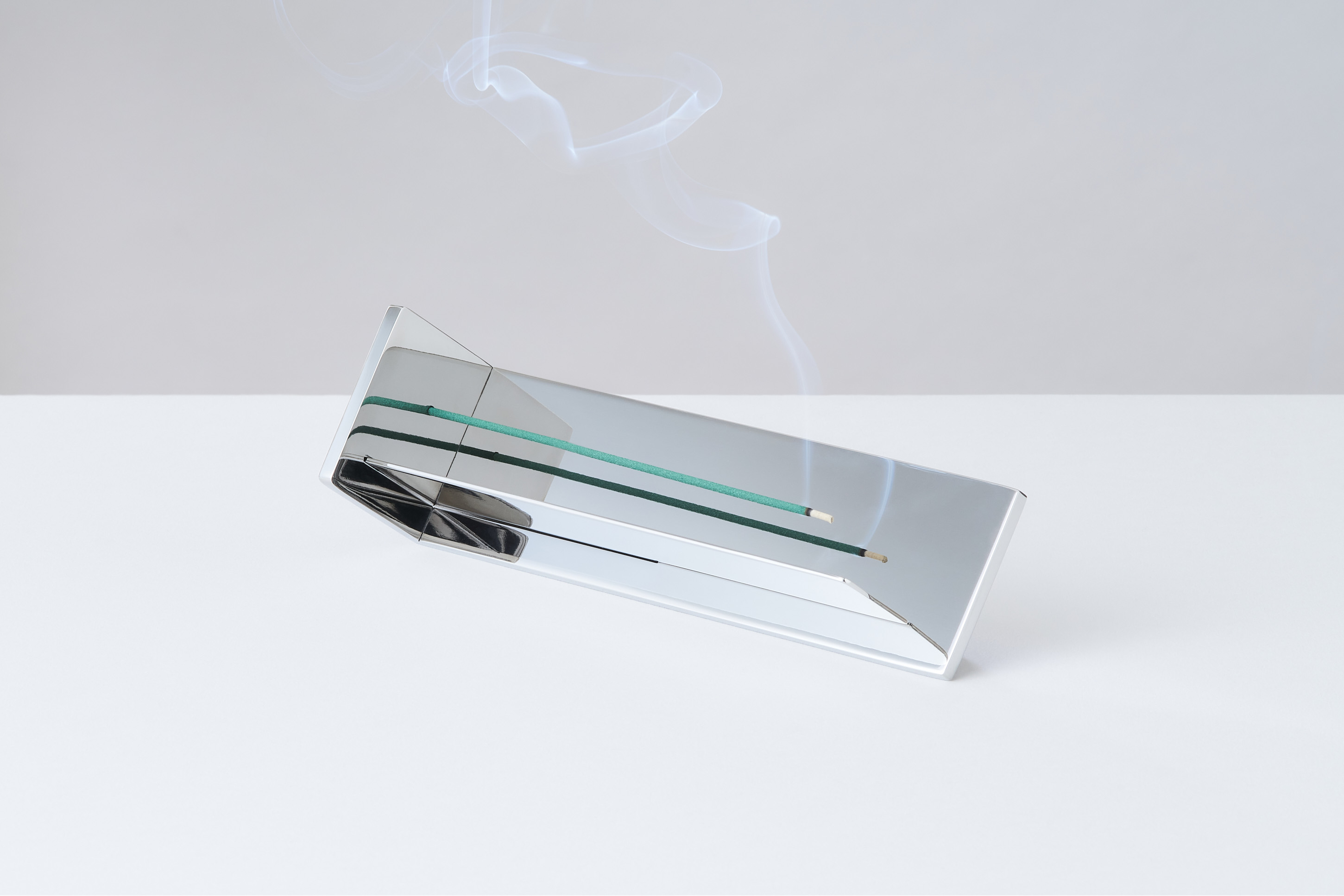 Rear RYOSUKE AKAGI DESIGN