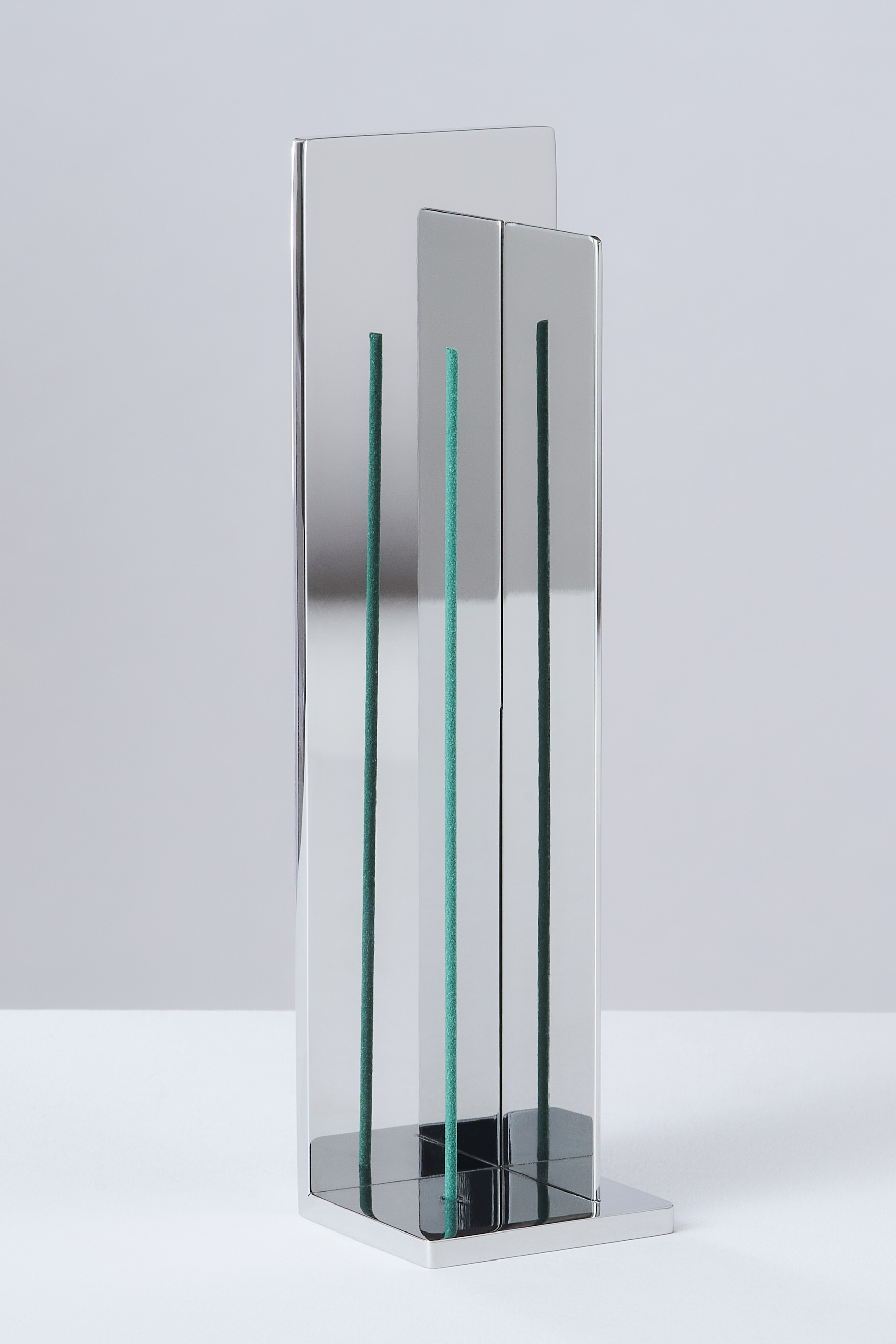 Rear RYOSUKE AKAGI DESIGN